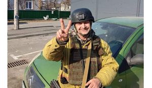 Письменник — такий військовий позивний справжнього письменника Сергія Яковича Мартинюка. Він — людина з цікавою долею